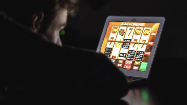 ligatoto Slot Games interface showing Aviator and Sweet Bonanza titles on mobile